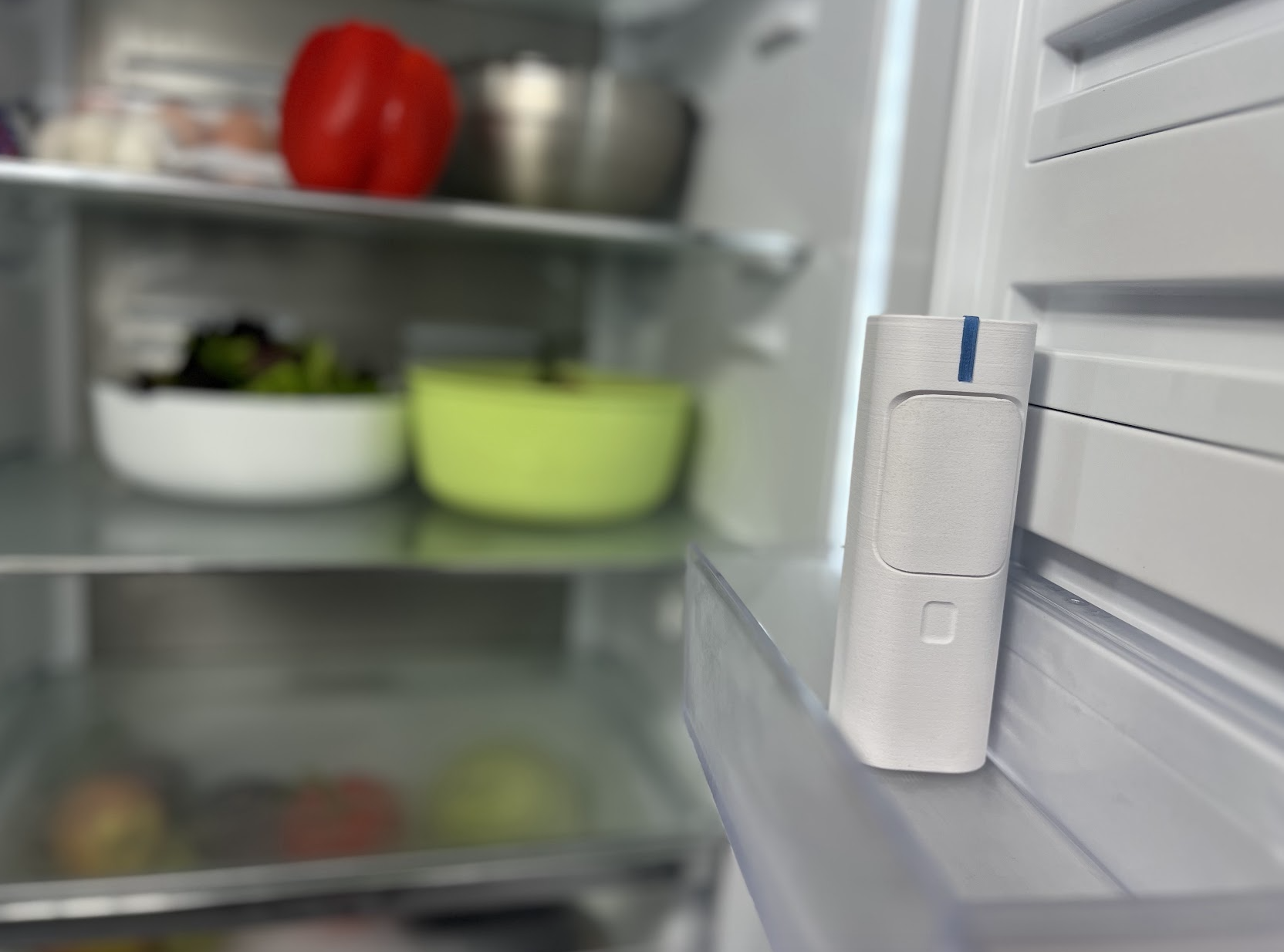 Stylized graphic of a closed, opaque refrigerator with gas cloud icons
