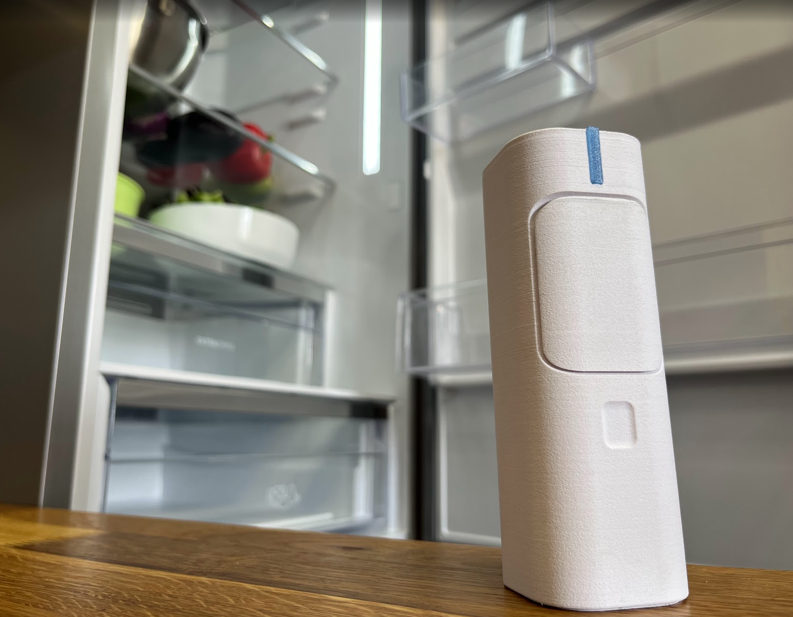 Happy family enjoying fresh food with FrigoSense